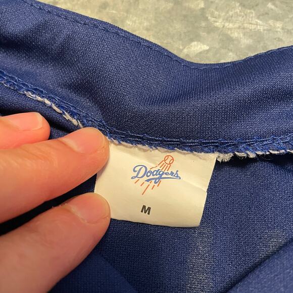 Los Angeles Dodgers Dave Roberts 30 Jersey Medium BMW 60th Anniversary Patch - Picture 5 of 11